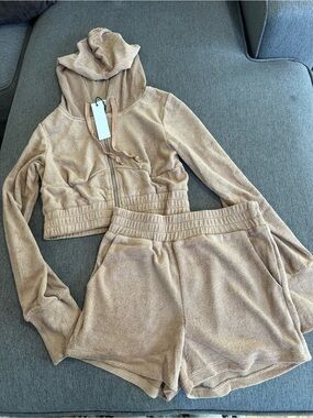 Women's Cropped Hoodie & Shorts Set - Tan